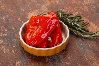 Yağlı kırmızı dolma biberi turşusu