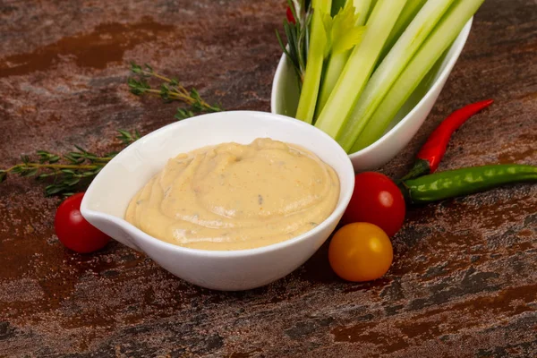 Vegane Küche Humus Mit Selleriestangen — Stockfoto