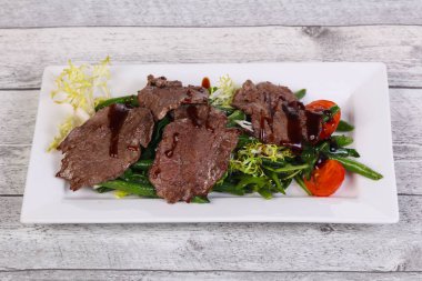 Alarmdan yeşil fasulye salatası