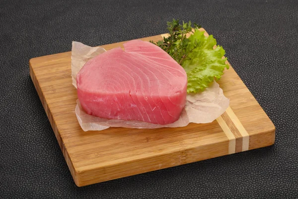 Ruwe tonijnsteak — Stockfoto