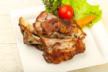 Kavrulmuş domuz diz