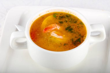 Baharatlı karides çorbası