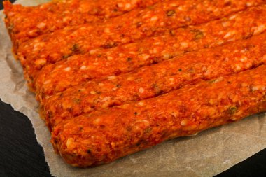 Çiğ Dana sosis ızgara için