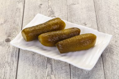 Ev yapımı salatalık turşusu