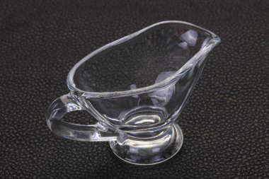 Boş bardak et suyu tekne