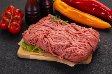 Pişirmek için çiğ hindi kıyması