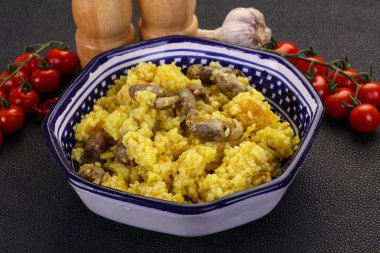 Tavuk kalbi ve baharatlı pilav.