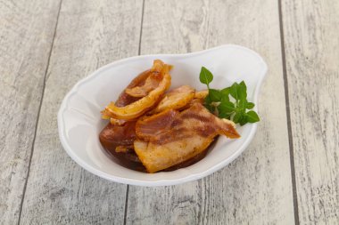 Kasede domuz kulağı var.