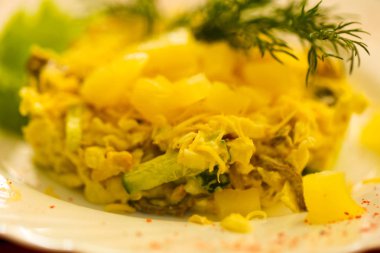 Ananas Tavuk salatası