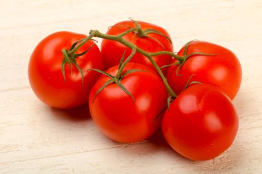 Kırmızı ripe domates şube