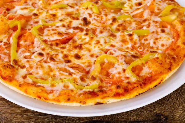 Pizza med paprika — Stockfoto