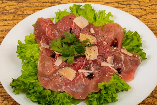 Beef carpaccio with parmesan cheese — Stock Photo, Image