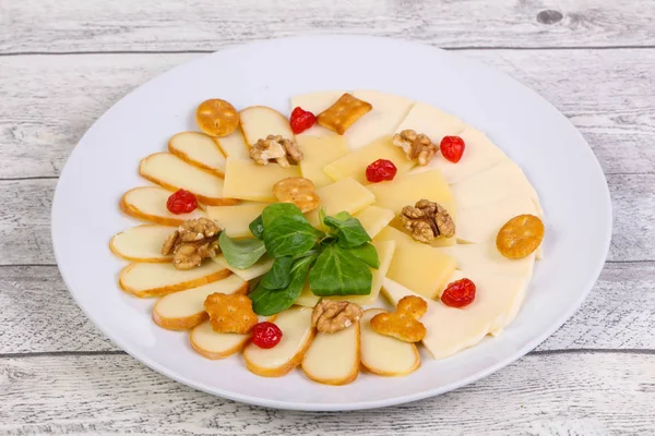 Cheese plate with nuts — Stock Photo, Image