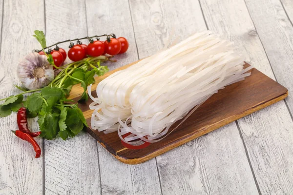 Raw rice noodles — Stock Photo, Image