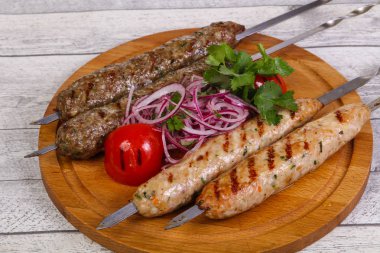 Sığır eti ve Tavuk Kebabı