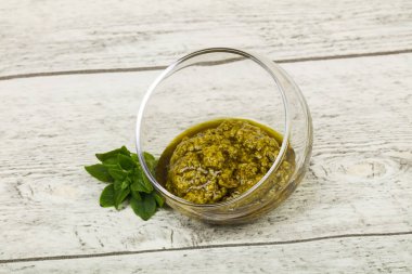 Fesleğen sosu Pesto