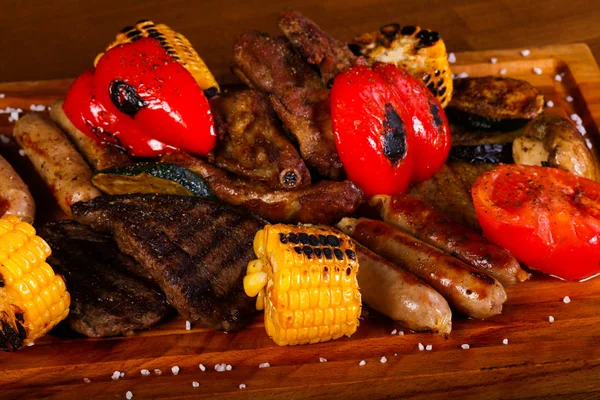 Mezcla de carne a la brasa — Foto de Stock