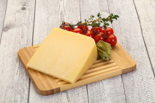 ハードのパルメザン チーズの部分 — ストック写真