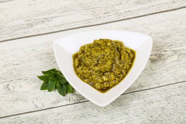 Fesleğen sosu Pesto