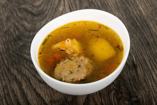 Суп с фрикадельками — стоковое фото