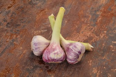 Genç sarımsak yığın