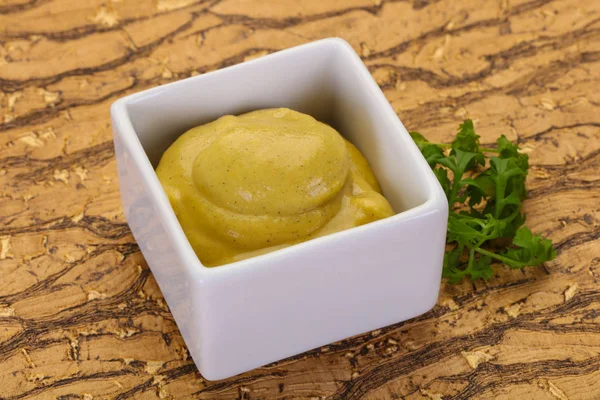 Saus mustard dalam mangkuk — Stok Foto