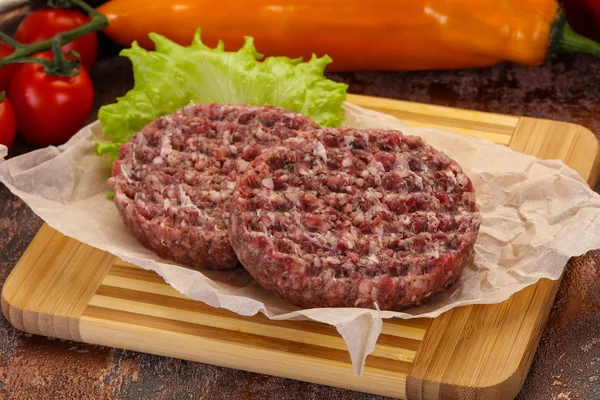 Rohes Burger-Schnitzel — Stockfoto