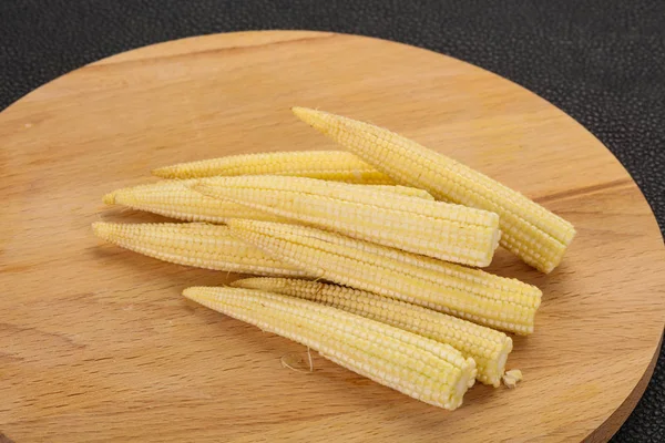 Raw baby corn — Stock Photo, Image