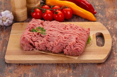 Kıyılmış çiğ hindi eti