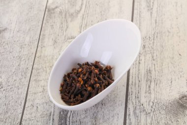 Kuru karanfil tohumları