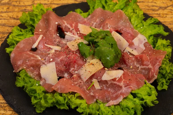 Beef carpaccio with parmesan cheese — Stock Photo, Image