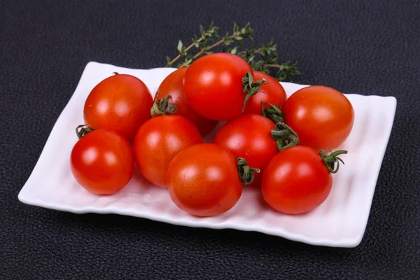 Tomate cherry en el bowl — Foto de Stock