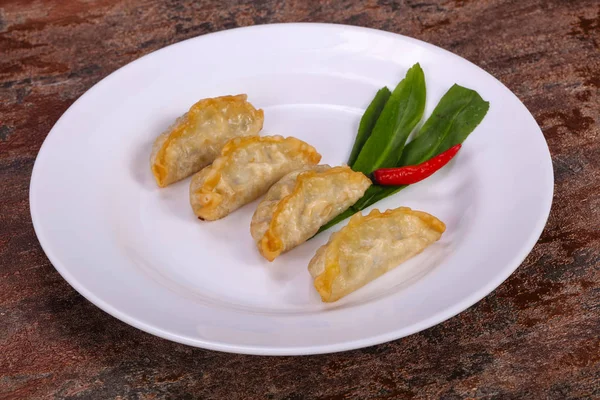 Cuisine traditionnelle japonaise Boulettes Gyoza — Photo