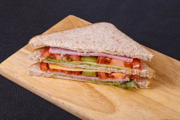 Panino club con prosciutto e formaggio — Foto Stock