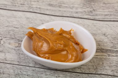 Lezzetli fıstık ezmesi