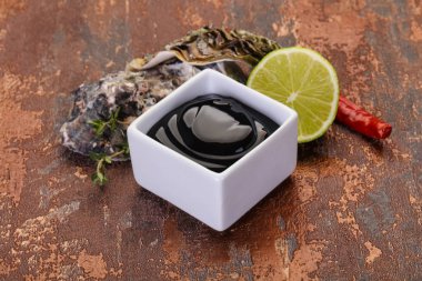 Geleneksel istiridye sosu