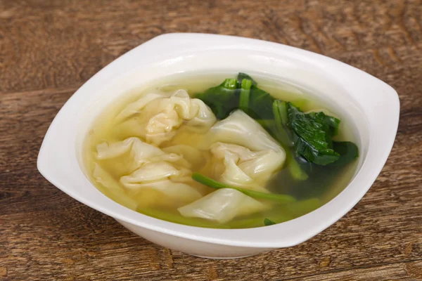 Asian traditional Wonton soup with herbs — Stock Photo, Image