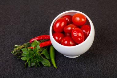 Turşu kiraz domates