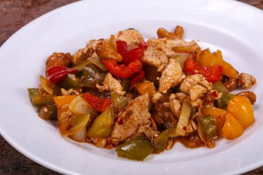 ile sebze kızarmış domuz eti