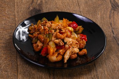 ile sebze kızarmış domuz eti