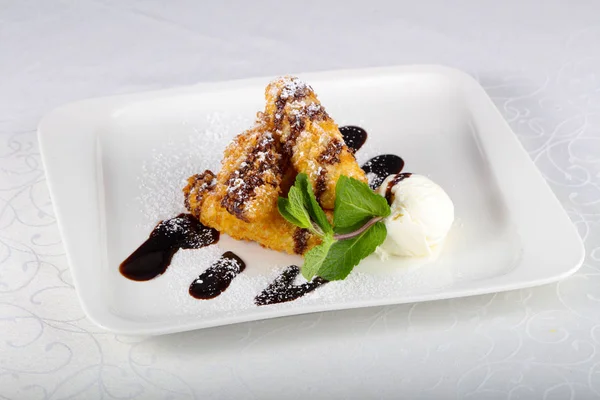 Banana croccante con gelato — Foto Stock