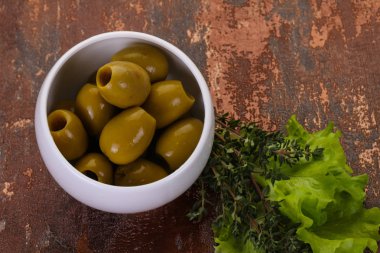 Büyük yeşil zeytin