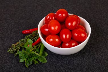 Turşu kiraz domates