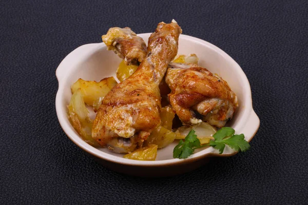 Roasted chicken legs with potato — Stock Photo, Image