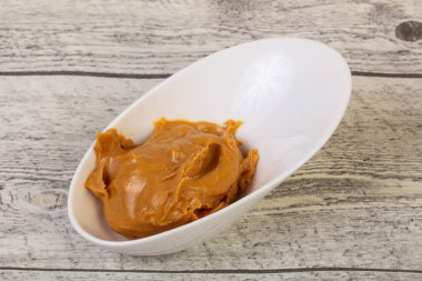 Lezzetli fıstık ezmesi