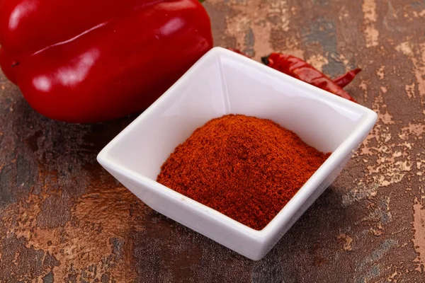 Paprika poeder in de kom — Stockfoto