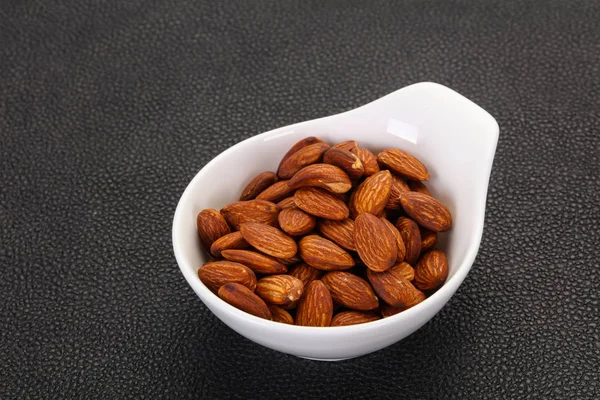 Badem fındık yığını