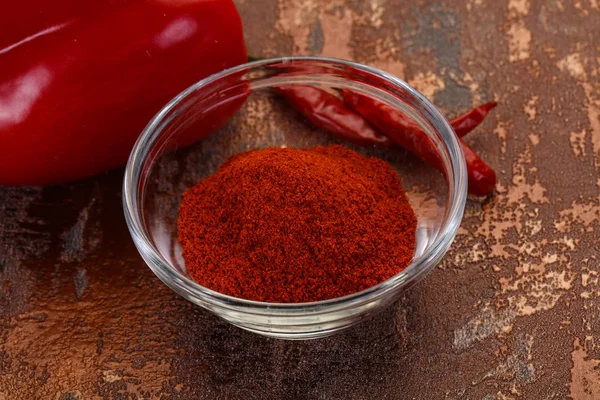 Paprika poeder in de kom — Stockfoto