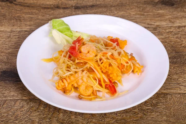 Thai-Salat mit Papaya und Garnelen — Stockfoto