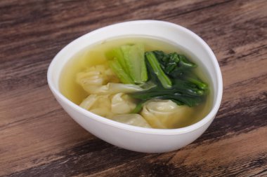 Otlar ile Asya geleneksel Wonton çorbası